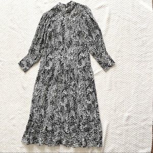 TOPSHOP Black & White Printed Long Sleeve Popover Midi Dress in size 0 | New